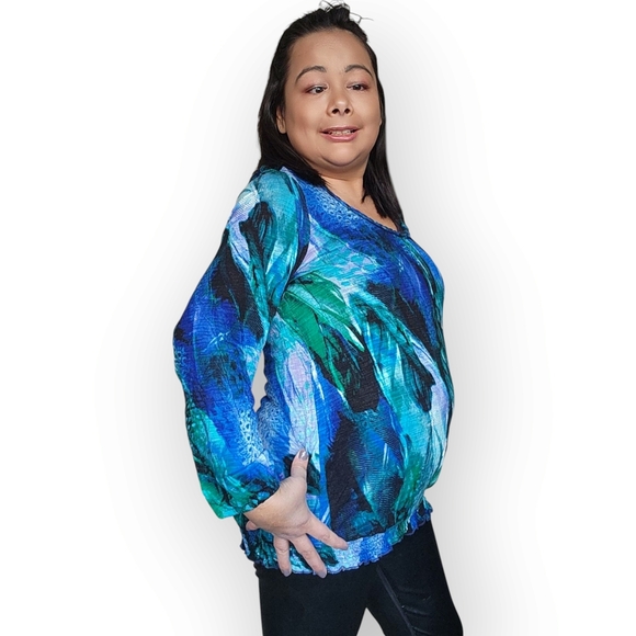 Women's Blue and Green Abstract Top - Picture 3 of 12